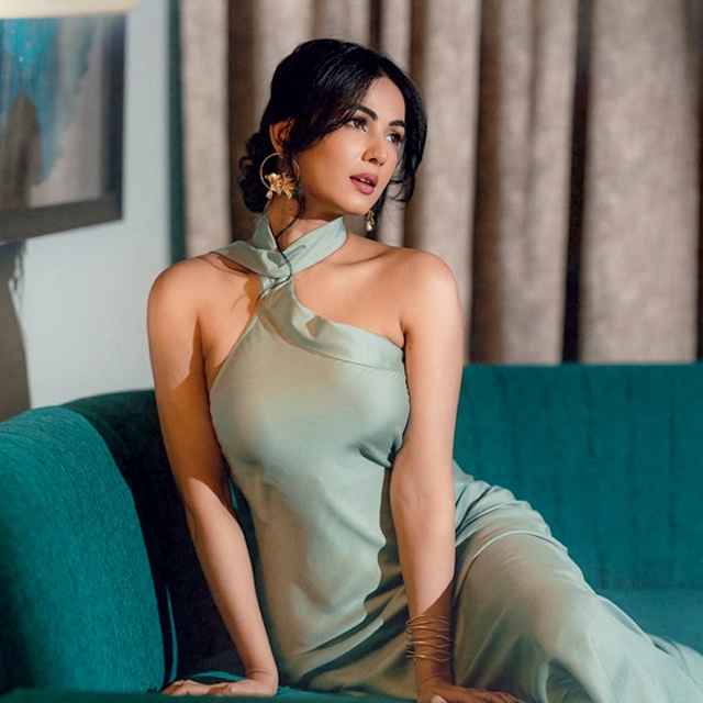 Western Glamour: Sculpted and Statement-Making