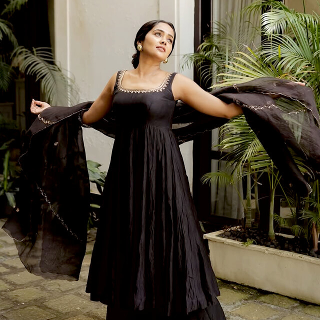 Ananya looked like a Princess in this Black Monochorome Outfit