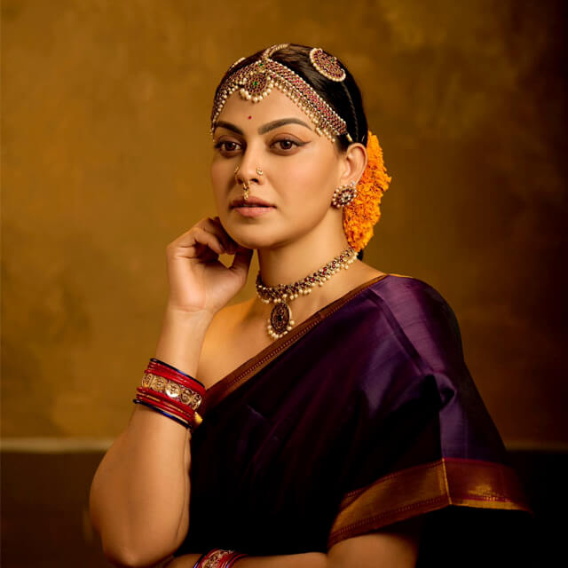 Anusree's Bold Blouseless Saree Style, a Trendy Fashion Statement