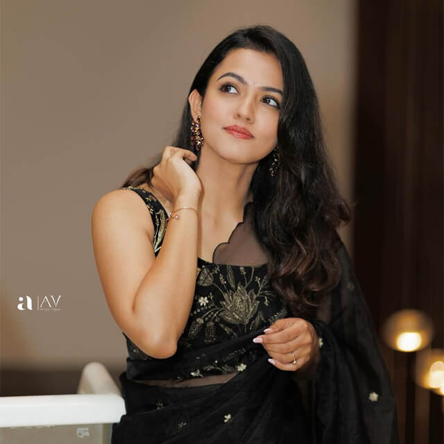 Aparna stuns in Black Sheer Saree: A Modern take on Traditional Grace