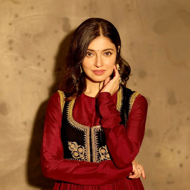 Divya Khossla slays in a Dark Maroon Anarkali Suit