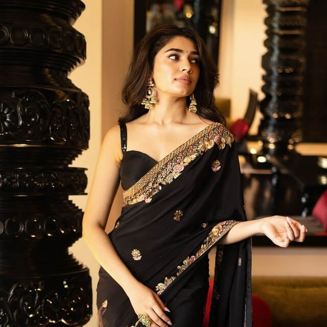 Krithi Shetty's Modern Appeal in the Classical Black Drape