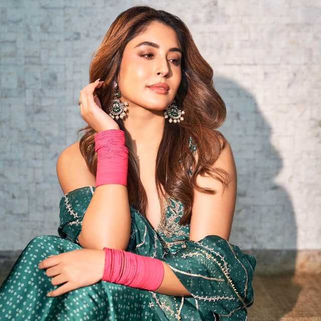 Kritika Kamra flaunts in Emerald Mulmul Lehenga