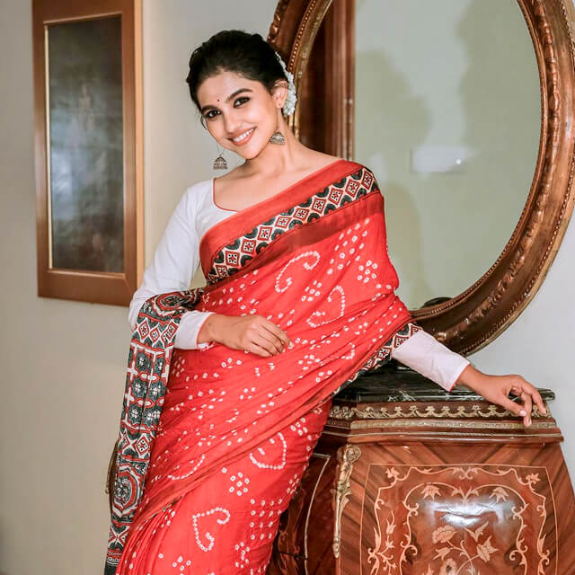 Glamorous Mamitha Baiju Shines in a Traditional Red Bandhani Saree