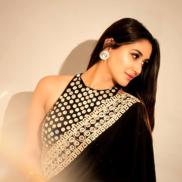 Nikita Dutta Shines in Ashutosh Joshi's Black & Gold Saree