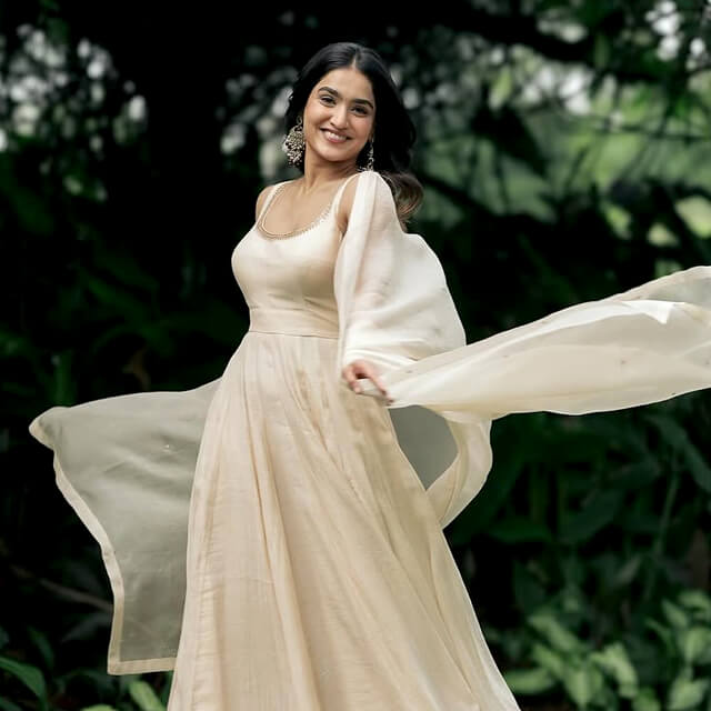 Saniya Iyappan's Sleeveless Anarkali is the Talk of the Town