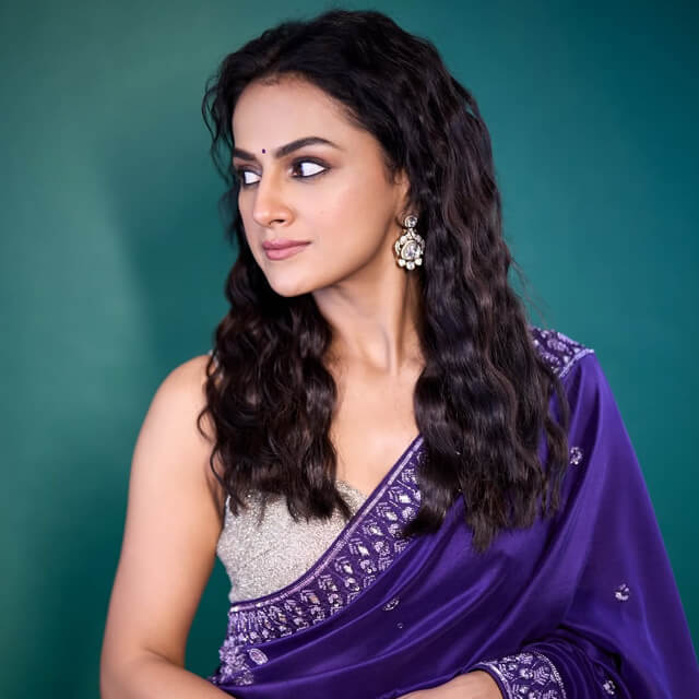 Shraddha Srinath sets new style standards with her Deep Purple Saree