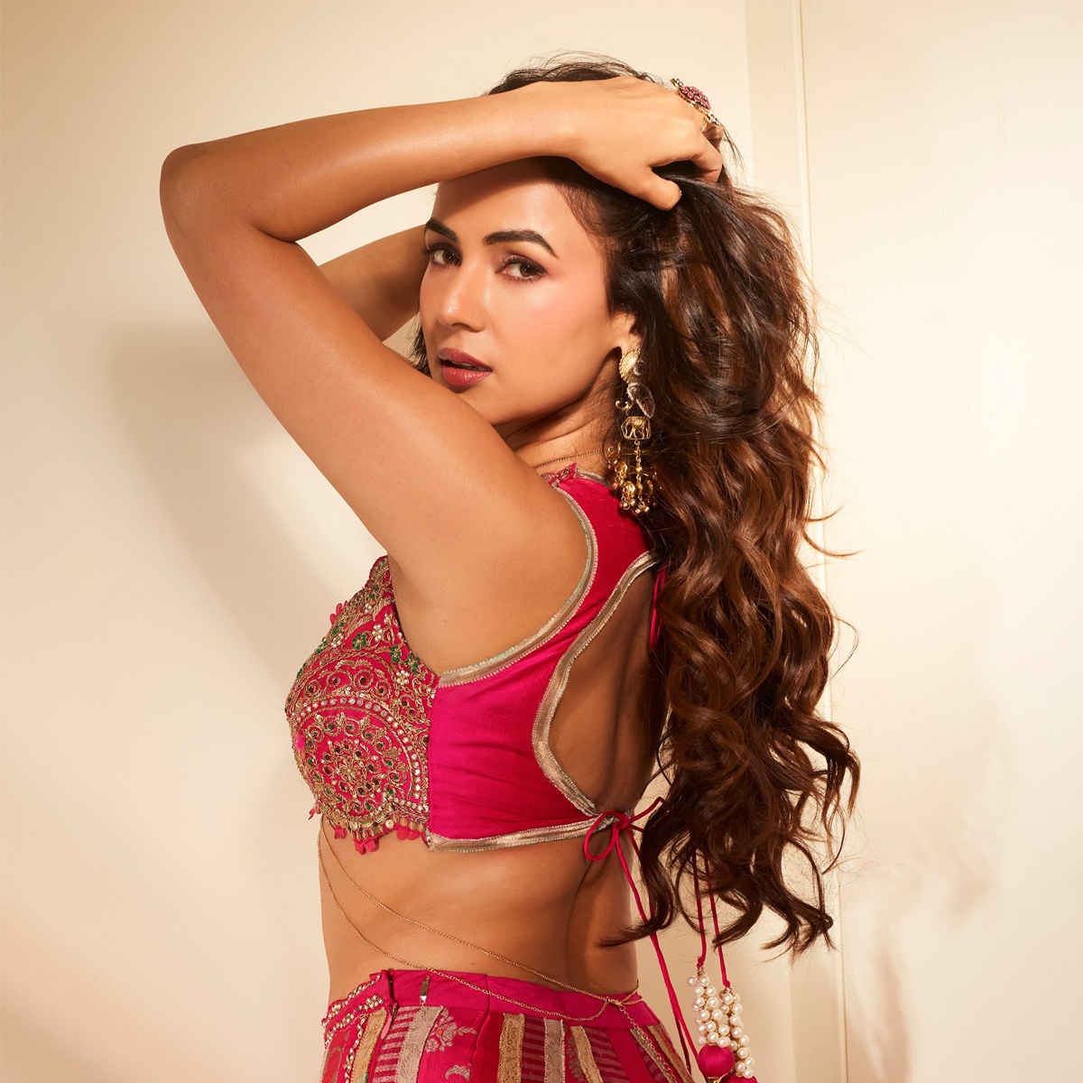 Sonal Chauhan dons a Hand-Embroidered Cape Set worth more than 1 lakh
