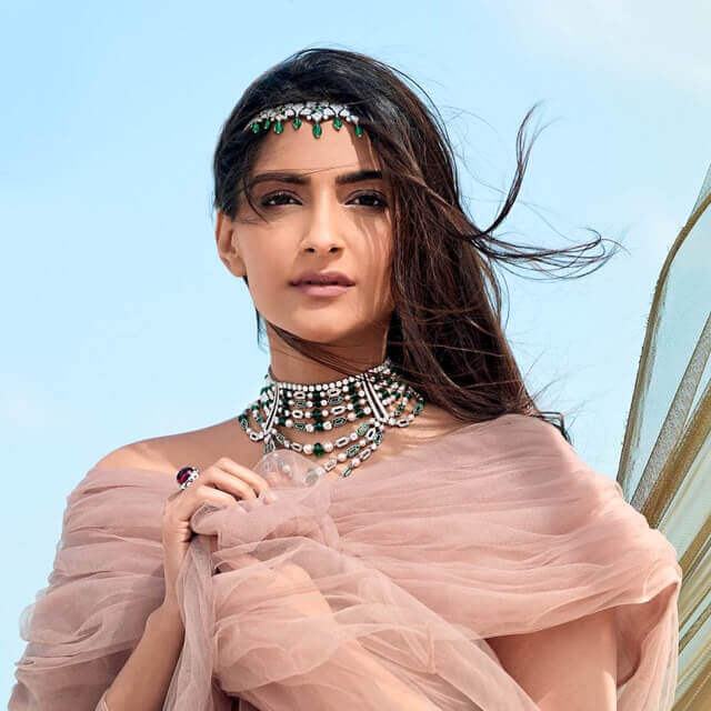 Sonam Kapoor's Chic Fashion | Glam Gallery