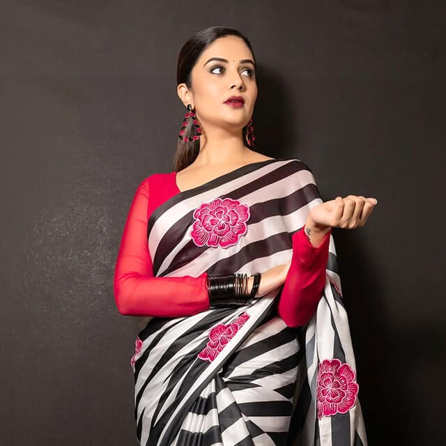 Sreemukhi dons a Black & White Striped Saree with Pink Floral Touch