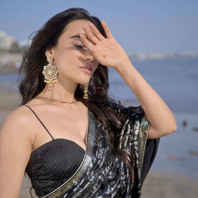 Surbhi Jyoti flaunts in Mumbai Beach wearing a Black Saree