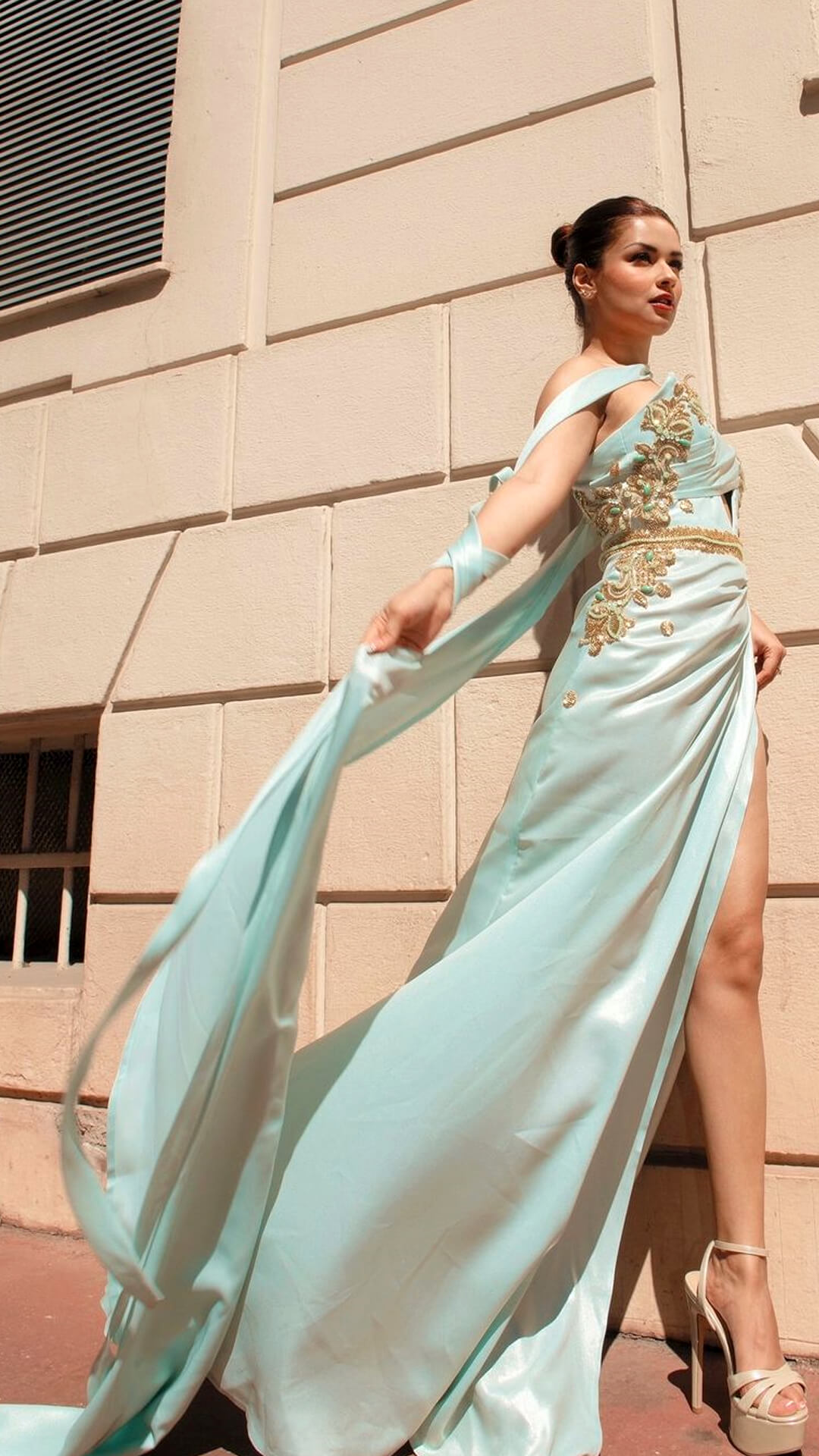 avneet kaur green dress Avneet Kaur's Sizzling look for Cannes Film Festival
