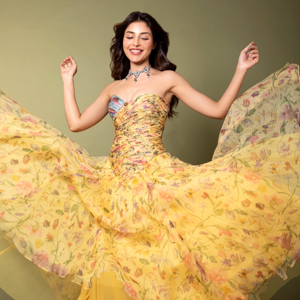 Harshita Gaur's Yellow Gown hides a Two-Tone Secret at the Bust