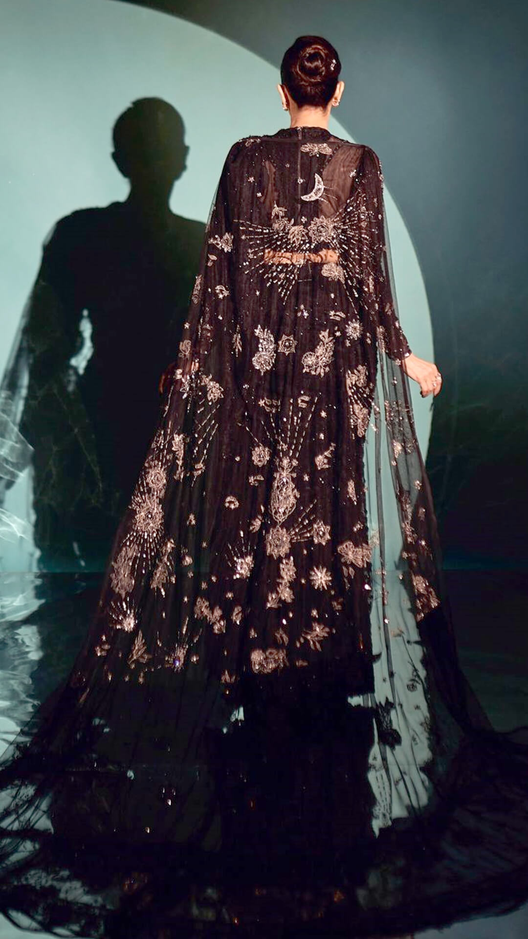Karisma Kapoor's Black Monochrome Dress at IBD Finale steals the show