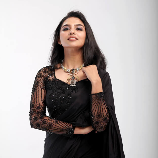 Premalu Star Mamitha Baiju Dazzles in Monochrome Saree Premalu Star Mamitha Baiju Dazzles in Monochrome Saree