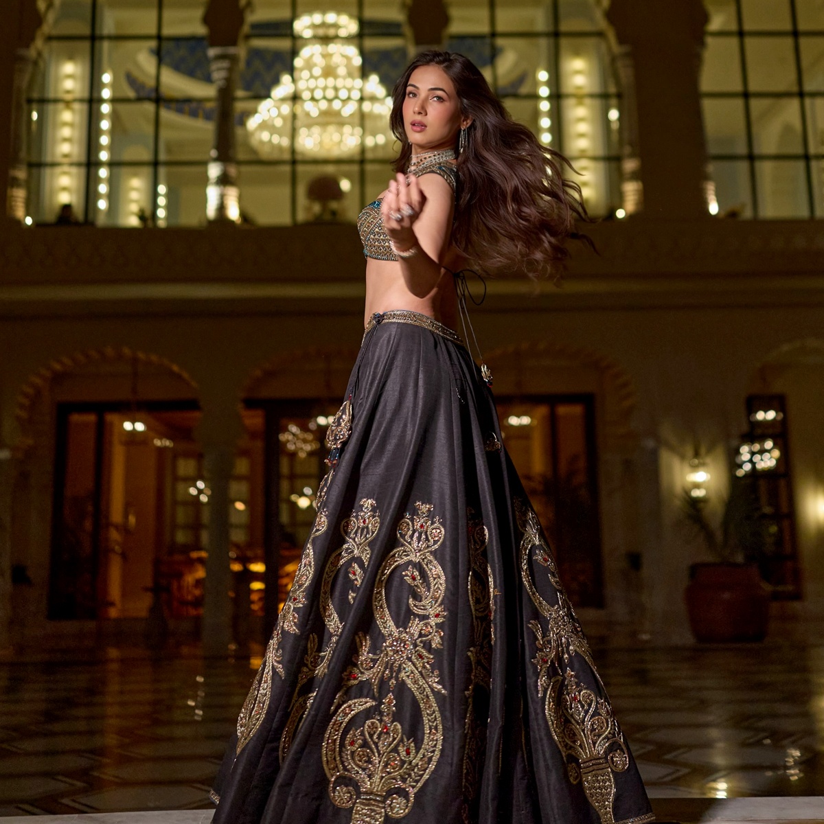 Sonal Chauhan's Charcoal Lehenga is all about Luxury Sonal Chauhan's Charcoal Lehenga is all about Luxury