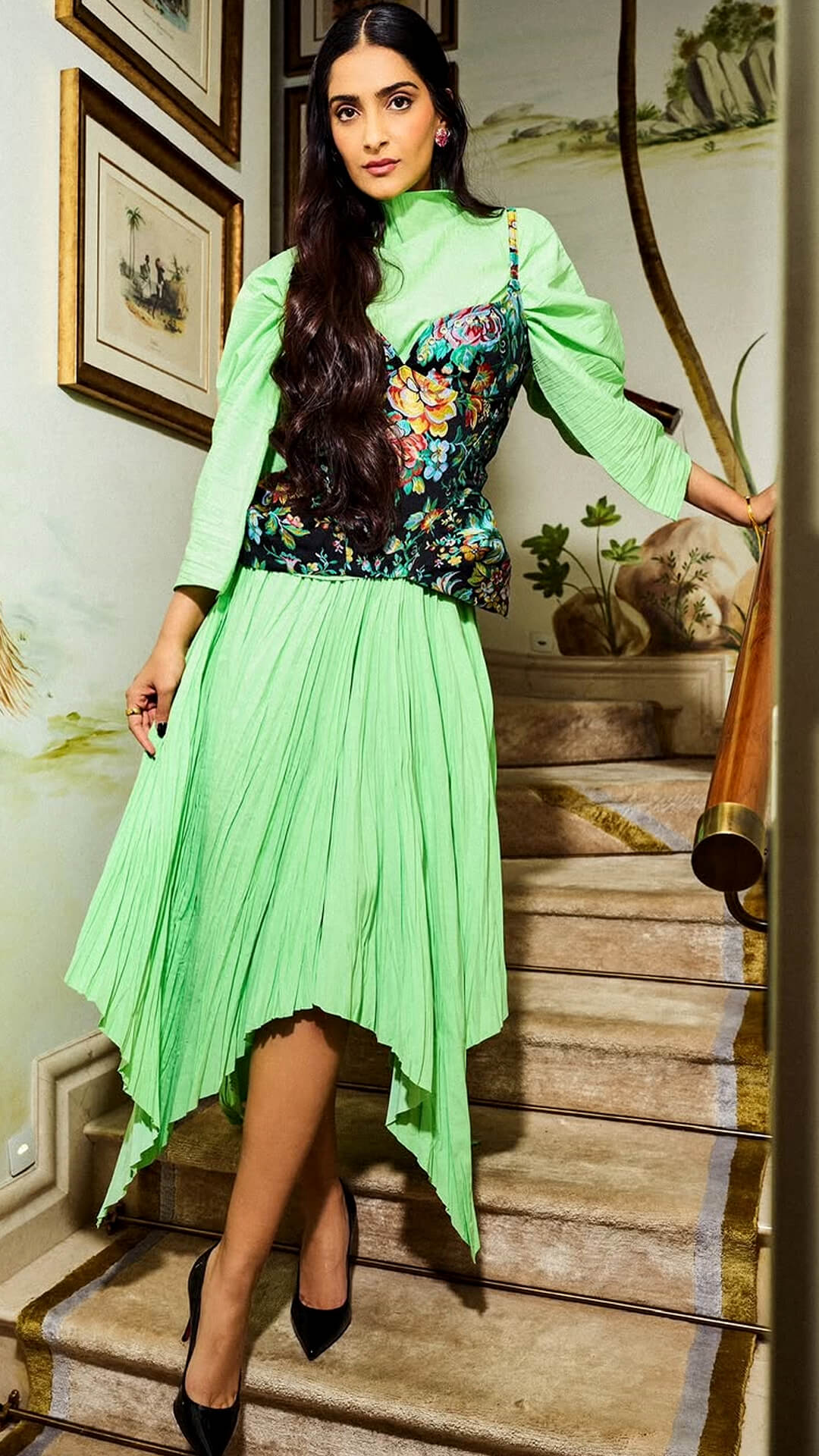 sonam kapoor in green dress Sonam Kapoor looks effortlessly stunning in a deep green dress, proving that simple elegance is always in style. #SonamKapoor #EffortlessElegance #bollywood #news #bollywoodstreetsnap